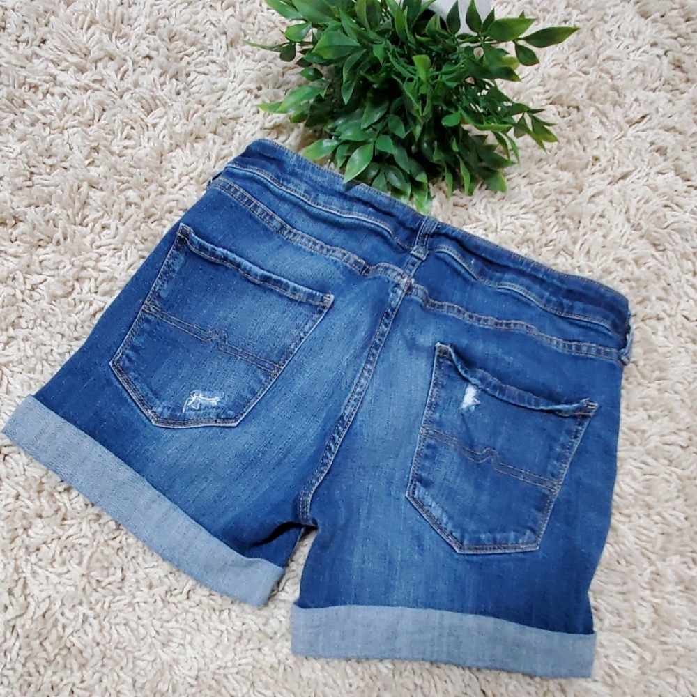 SOLD! Arizona Jean shorts - Picture 2 of 6